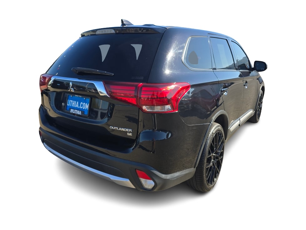Thumbnail: 2018 Mitsubishi Outlander - 17