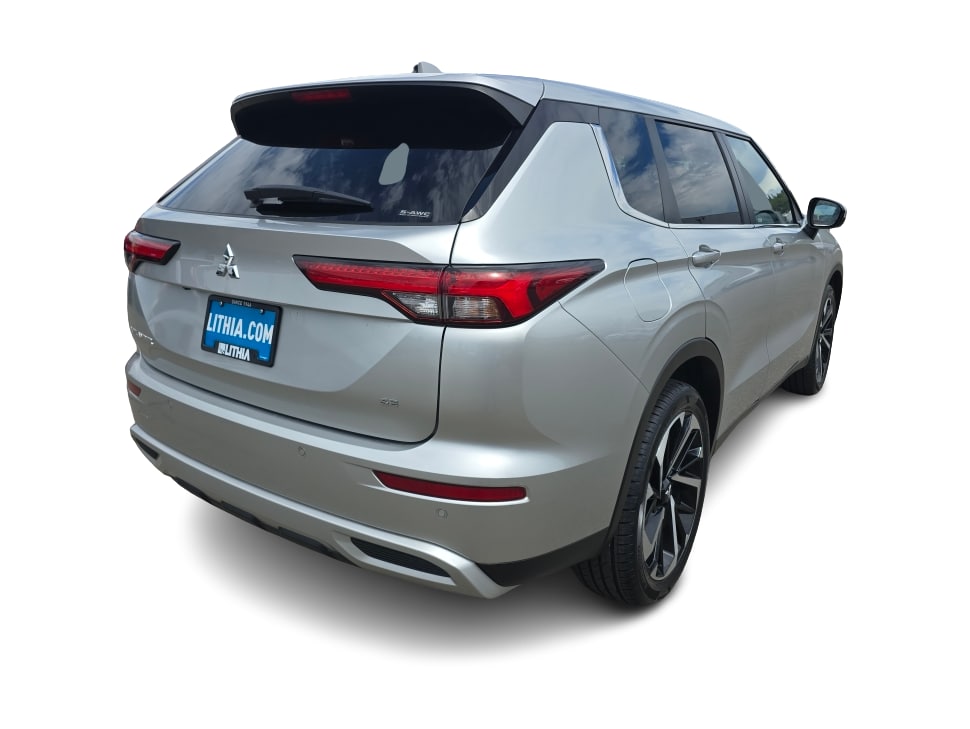 Thumbnail: 2024 Mitsubishi Outlander - 16