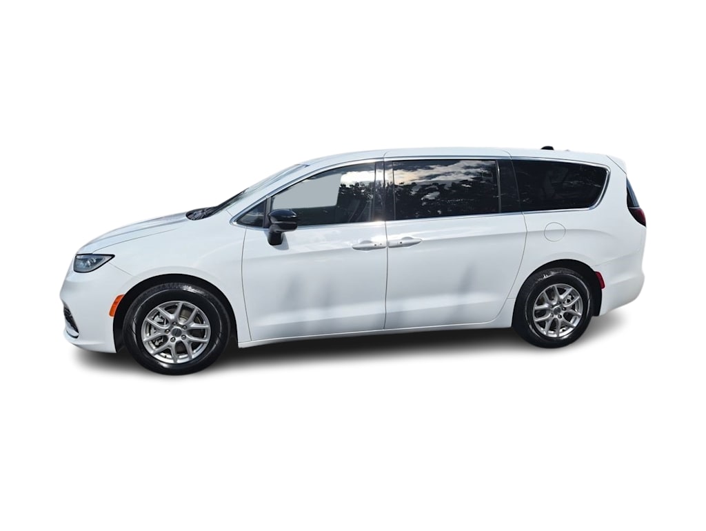 Thumbnail: 2024 Chrysler Pacifica - 3