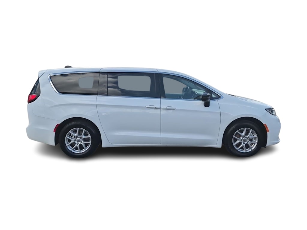 Thumbnail: 2024 Chrysler Pacifica - 23