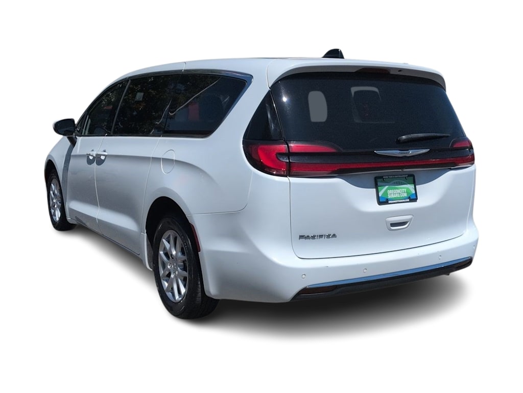 Thumbnail: 2023 Chrysler Pacifica - 4
