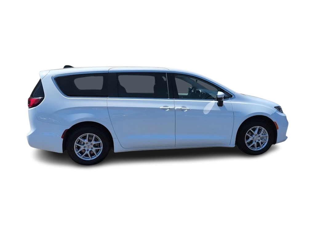Thumbnail: 2023 Chrysler Pacifica - 23