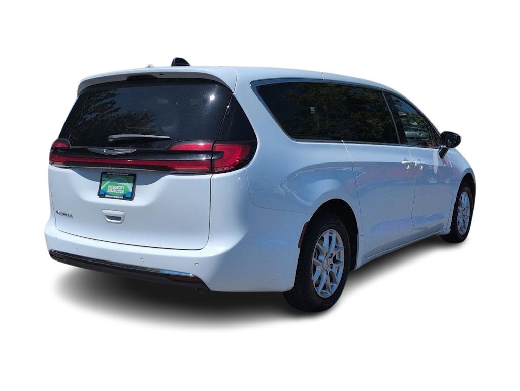 Thumbnail: 2023 Chrysler Pacifica - 22