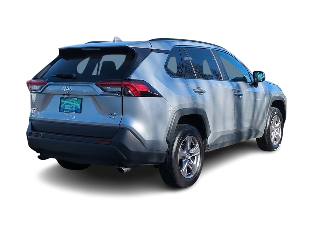2022 Toyota RAV4 XLE 23