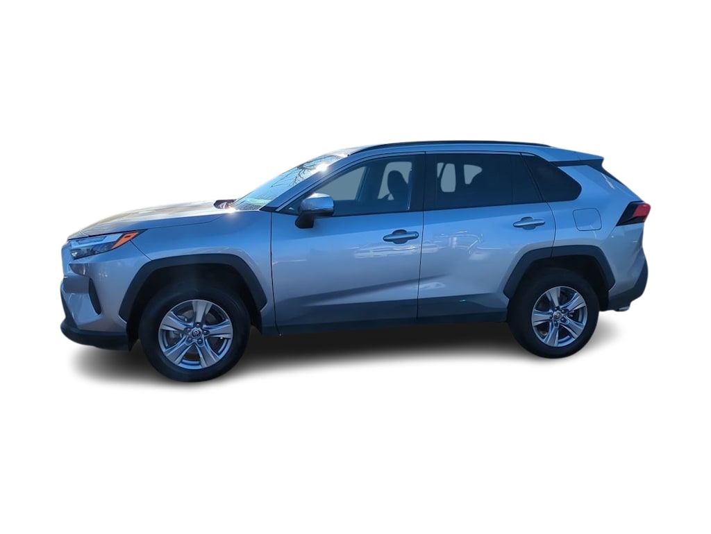 2022 Toyota RAV4 XLE 3