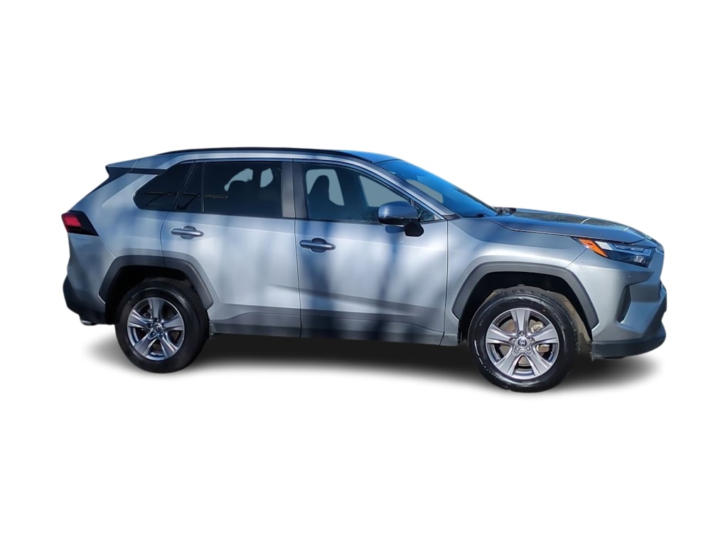 2022 Toyota RAV4 XLE 24