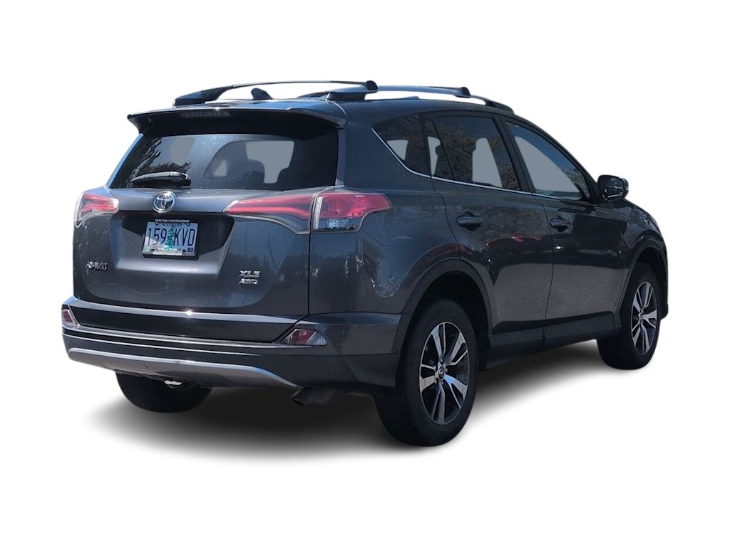 Thumbnail: 2017 Toyota RAV4 - 20