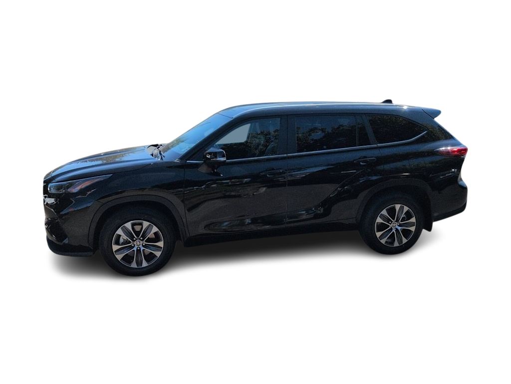 Thumbnail: 2023 Toyota Highlander - 3