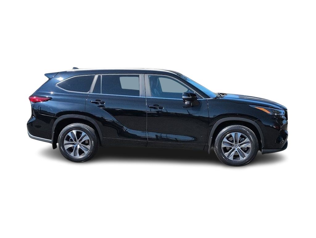 Thumbnail: 2023 Toyota Highlander - 22