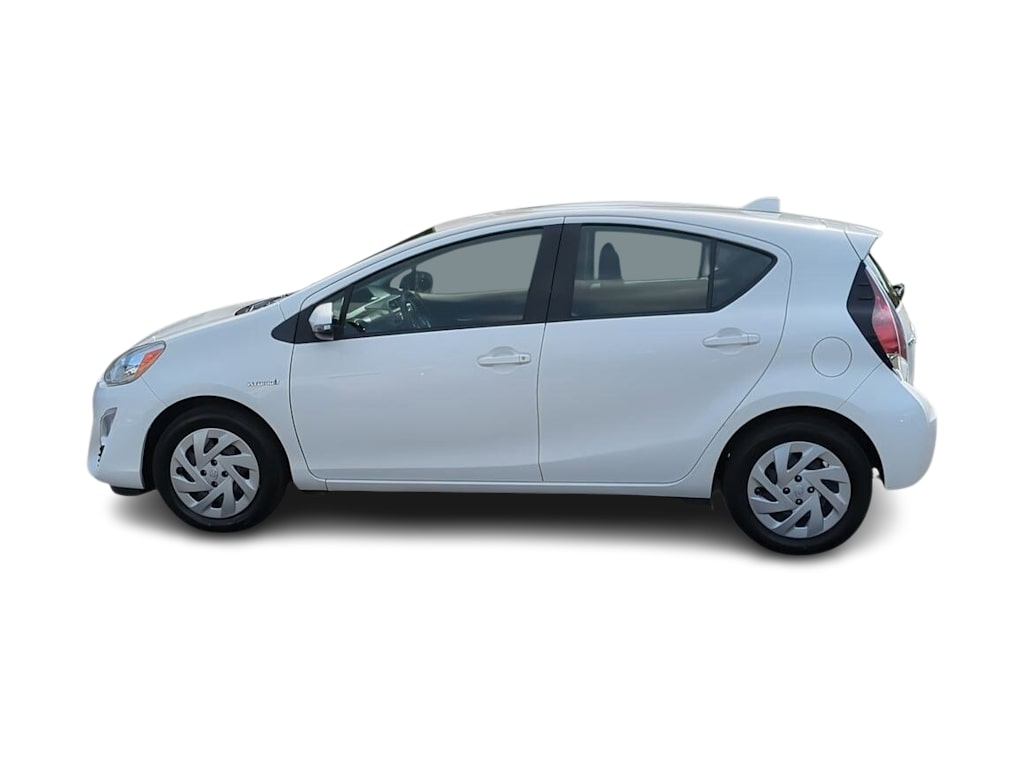 Thumbnail: 2016 Toyota Prius c - 3