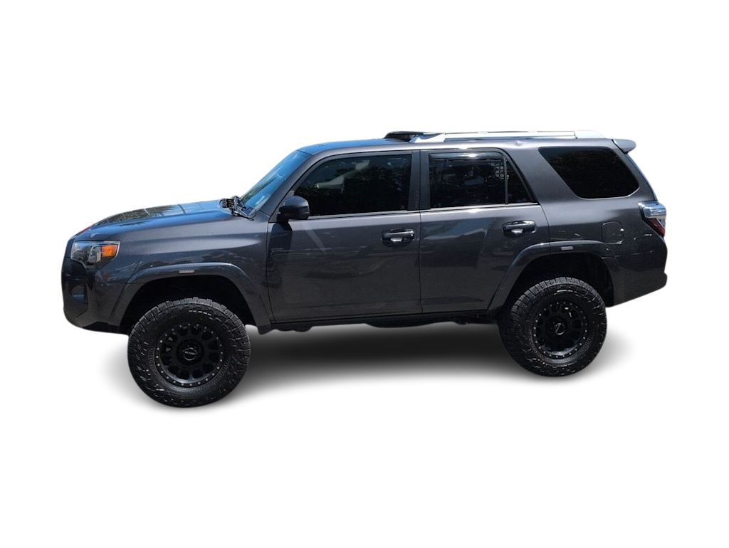 Thumbnail: 2017 Toyota 4Runner - 3