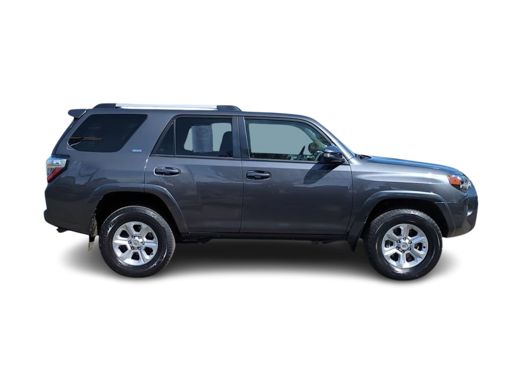 2022 Toyota 4Runner SR5 24