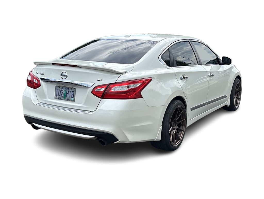 Thumbnail: 2016 Nissan Altima - 13