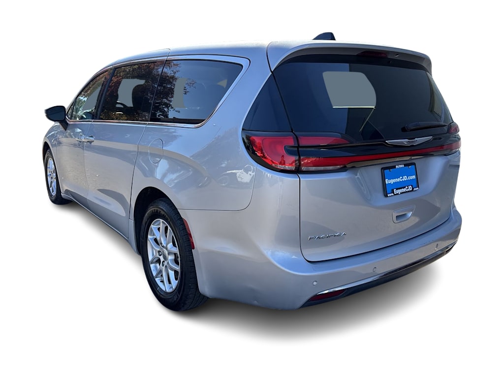 Thumbnail: 2023 Chrysler Pacifica - 4
