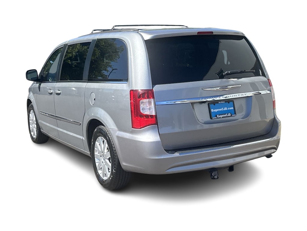 Thumbnail: 2015 Chrysler Town & Country - 3