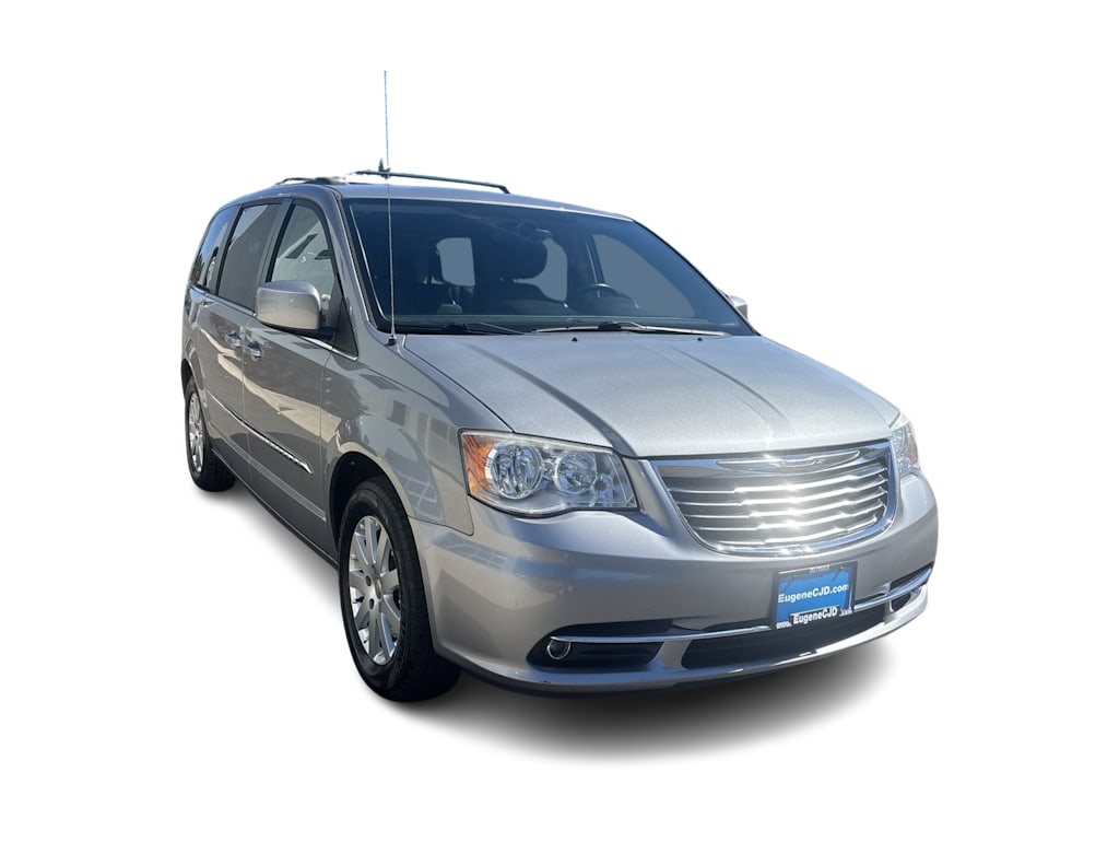 Thumbnail: 2015 Chrysler Town & Country - 14