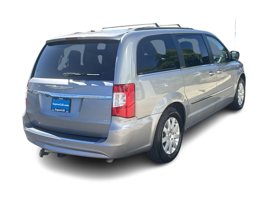 Thumbnail: 2015 Chrysler Town & Country - 12