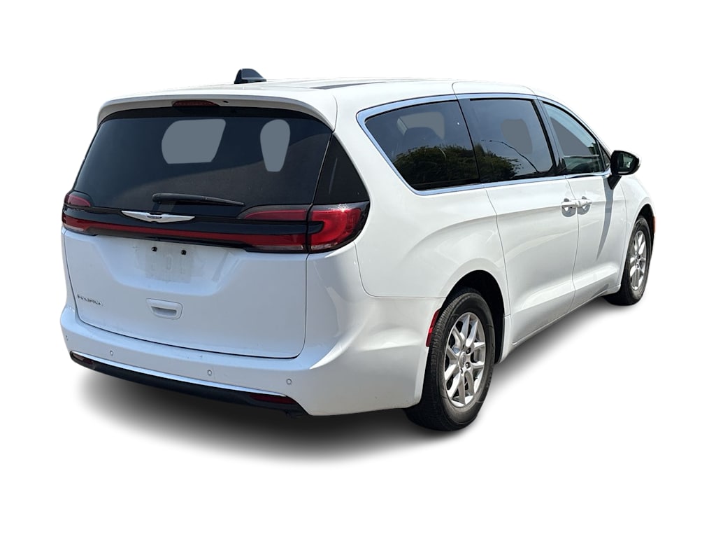 Thumbnail: 2023 Chrysler Pacifica - 8