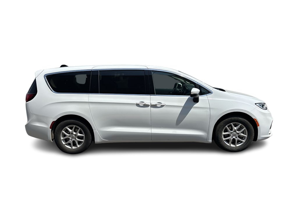Thumbnail: 2023 Chrysler Pacifica - 9
