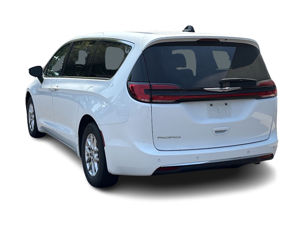 Thumbnail: 2023 Chrysler Pacifica - 3