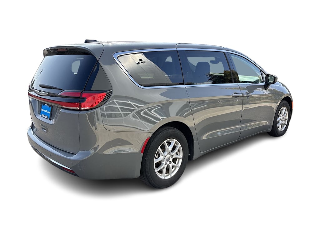 Thumbnail: 2023 Chrysler Pacifica - 8