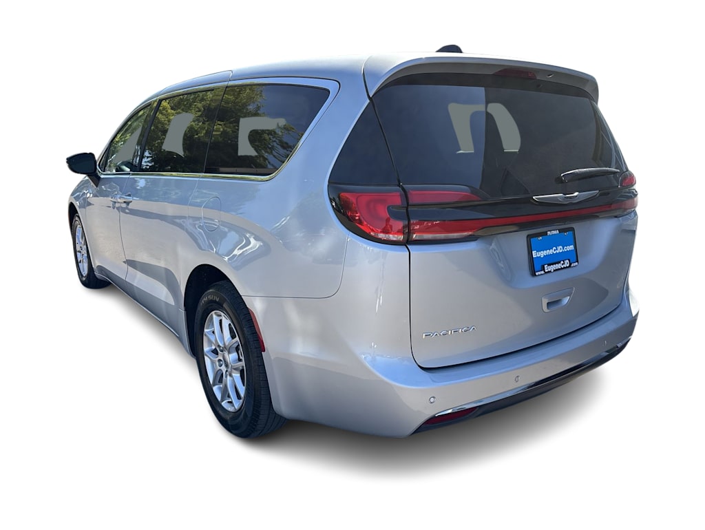 Thumbnail: 2024 Chrysler Pacifica - 4