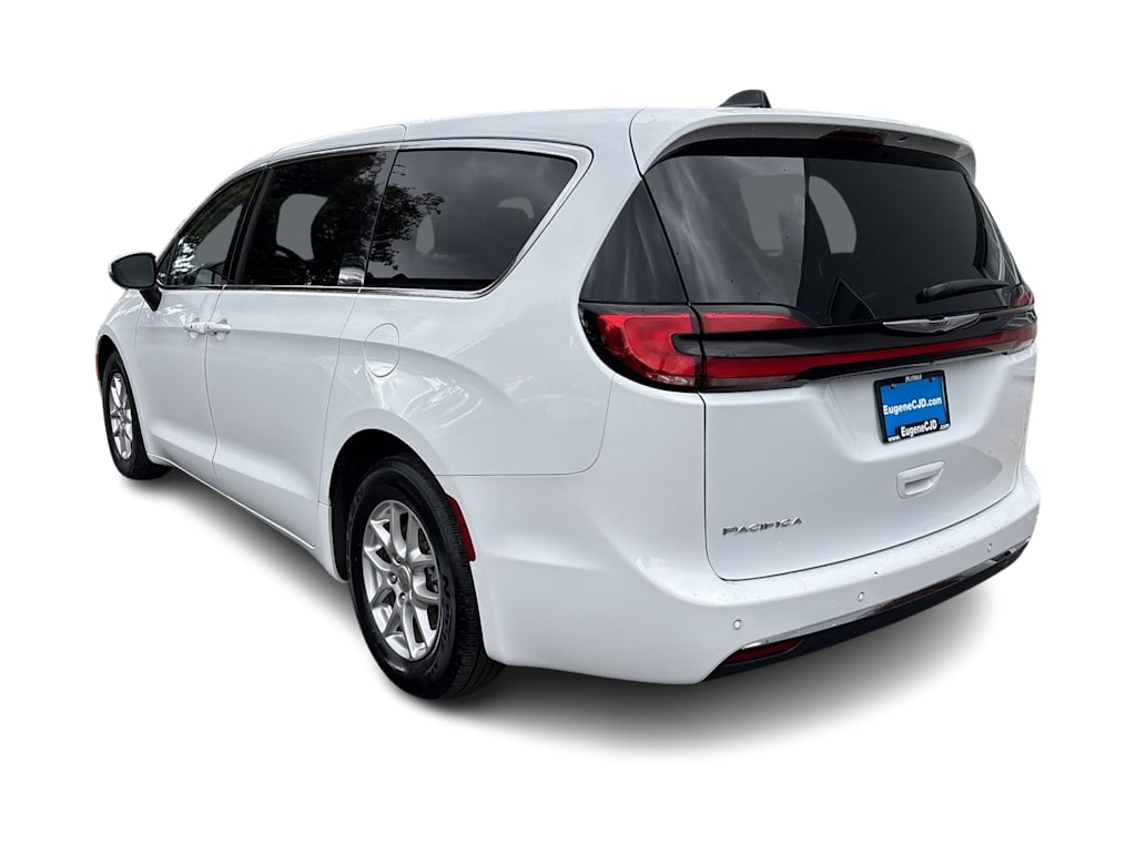 Thumbnail: 2023 Chrysler Pacifica - 4