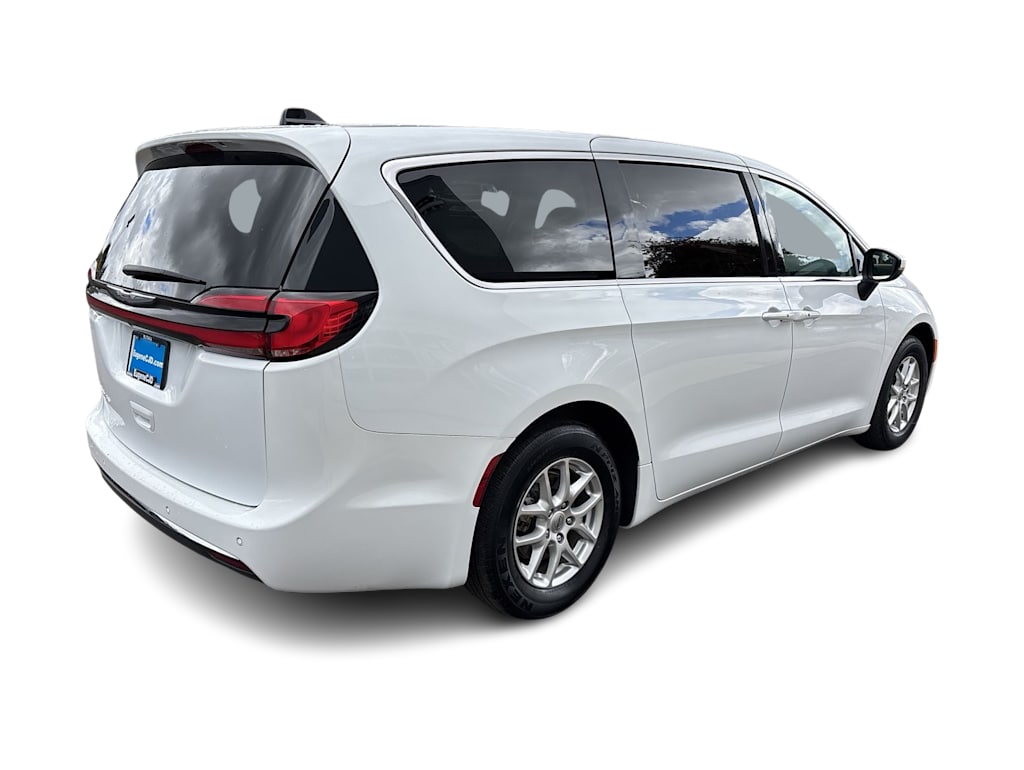 Thumbnail: 2023 Chrysler Pacifica - 11
