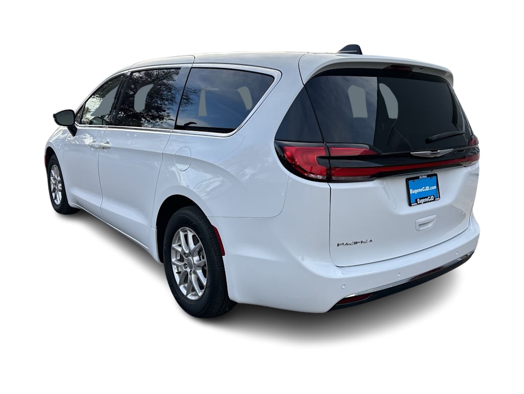 Thumbnail: 2024 Chrysler Pacifica - 4