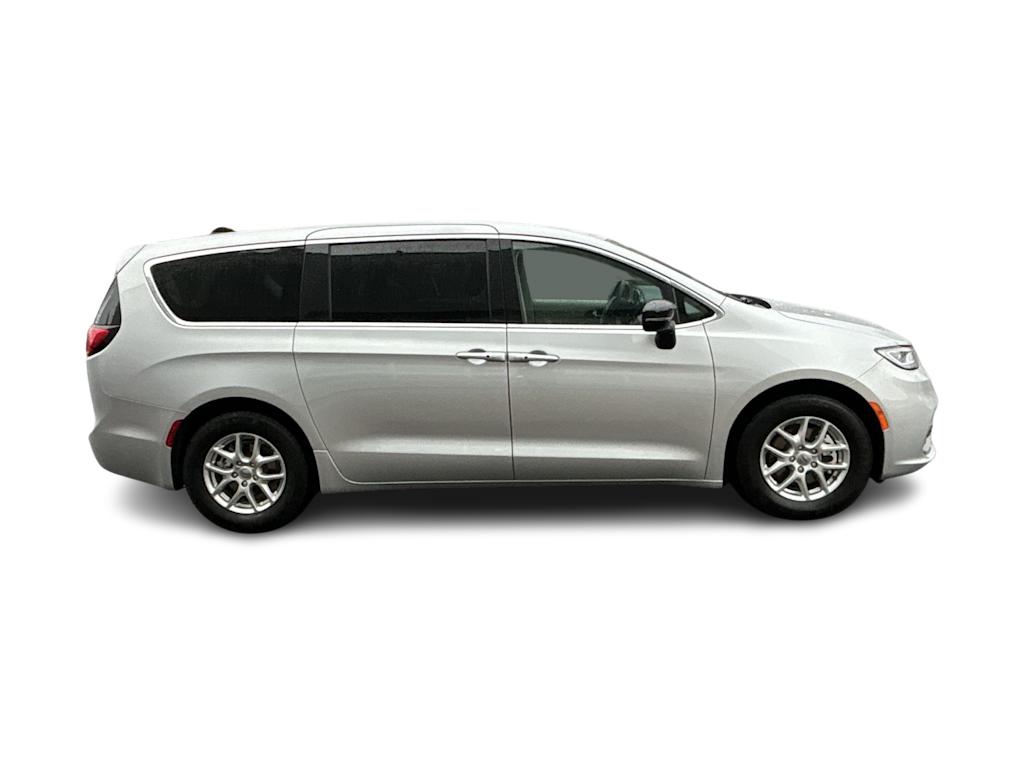 Thumbnail: 2024 Chrysler Pacifica - 11