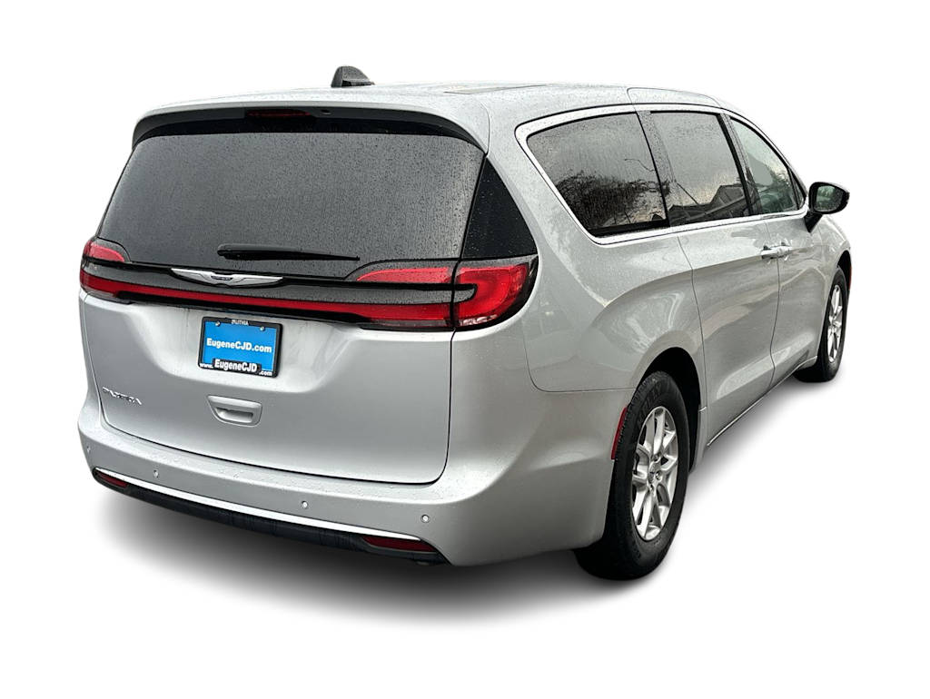 Thumbnail: 2024 Chrysler Pacifica - 10