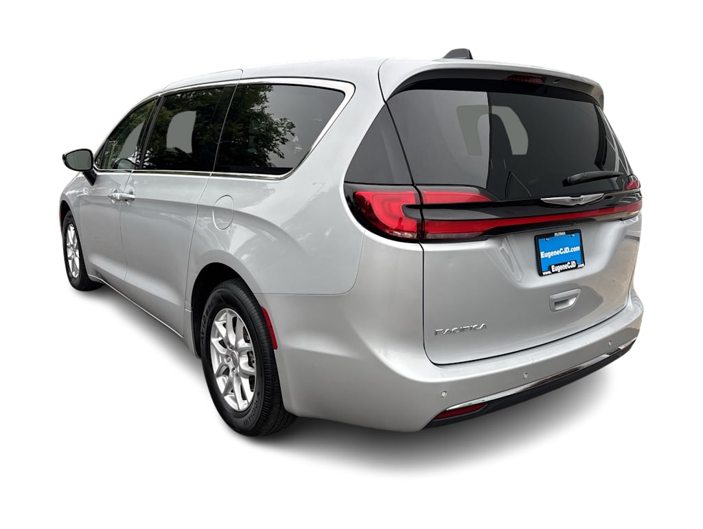 Thumbnail: 2024 Chrysler Pacifica - 4