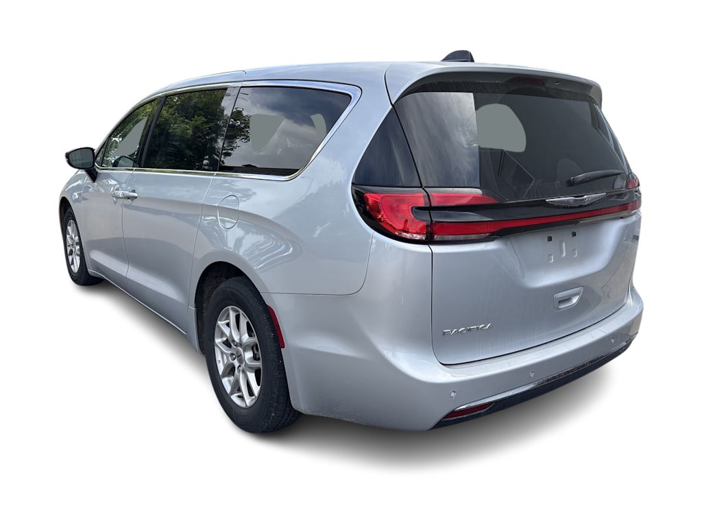 Thumbnail: 2024 Chrysler Pacifica - 3