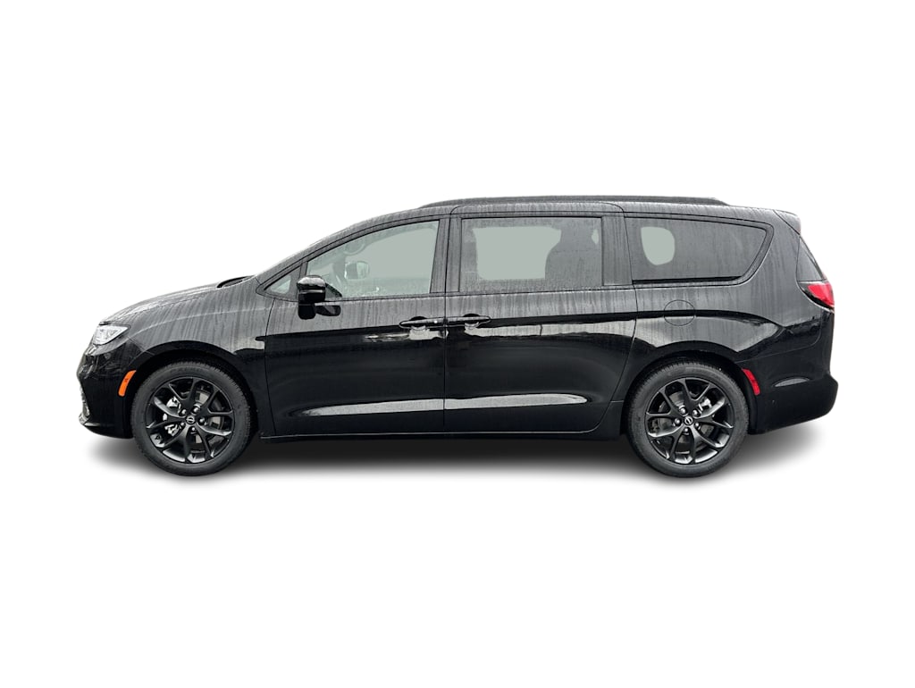 Thumbnail: 2026 Chrysler Pacifica - 3