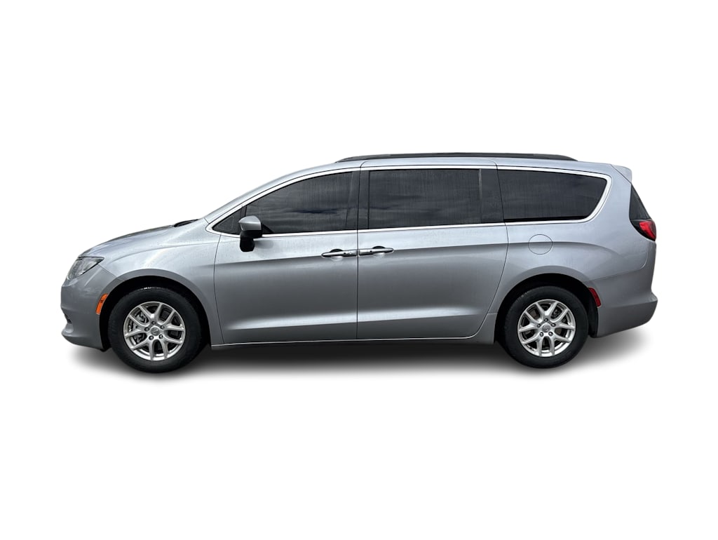 Thumbnail: 2020 Chrysler Voyager - 3