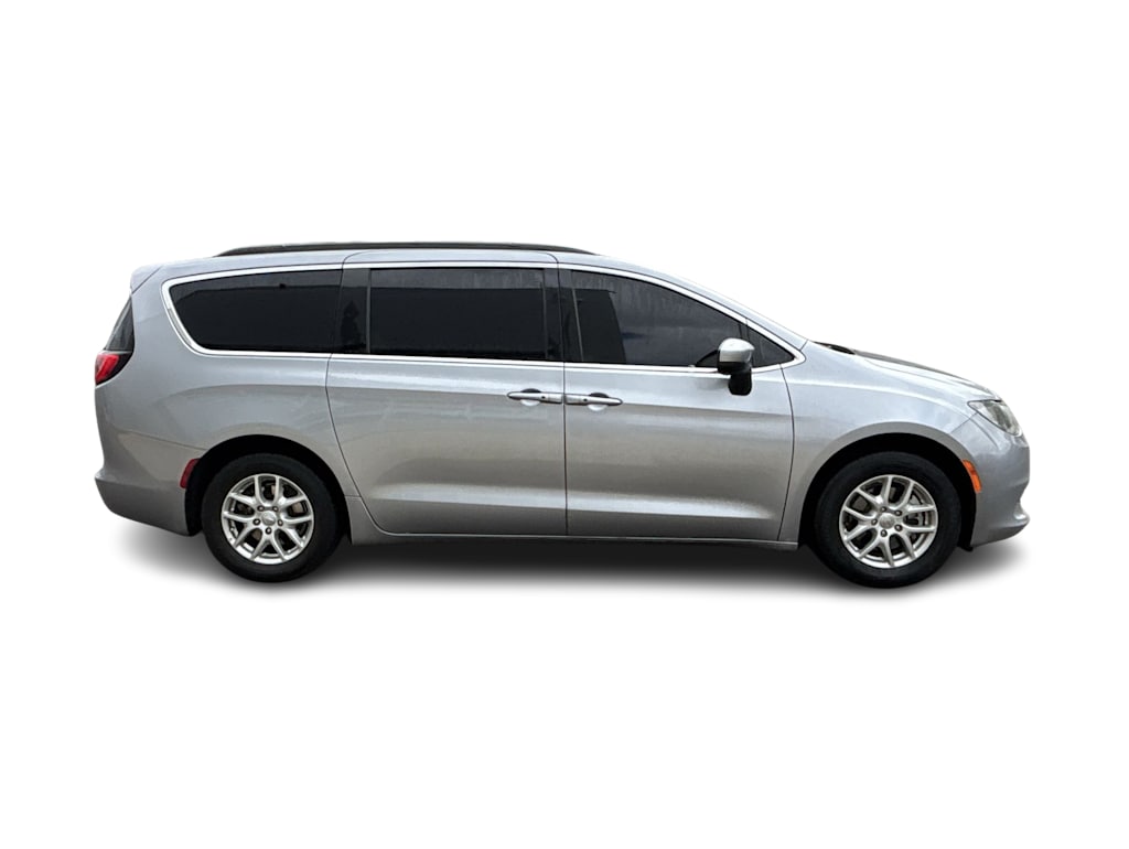 Thumbnail: 2020 Chrysler Voyager - 9