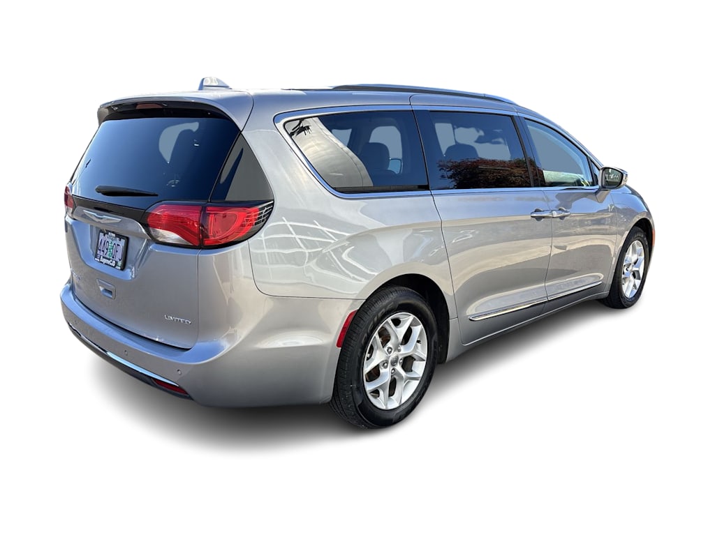Thumbnail: 2020 Chrysler Pacifica - 10