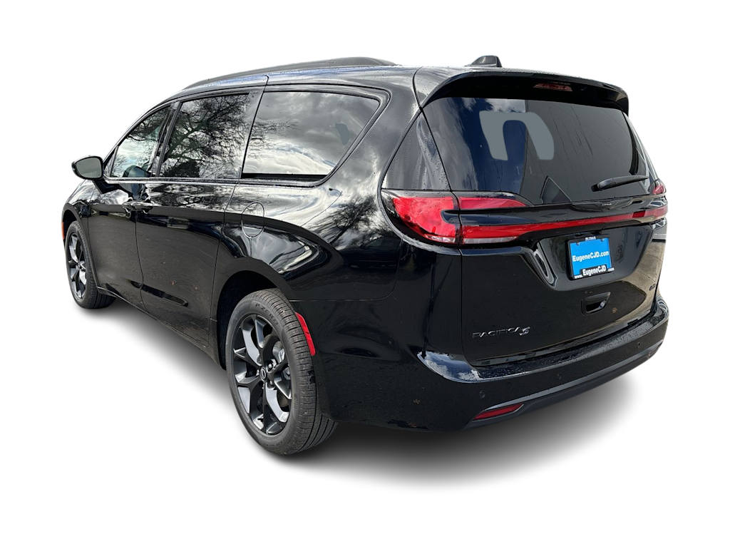 Thumbnail: 2026 Chrysler Pacifica - 4