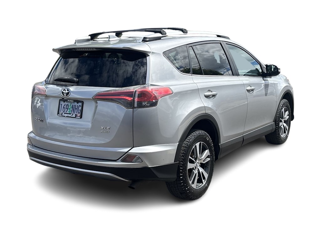 Thumbnail: 2016 Toyota RAV4 - 14