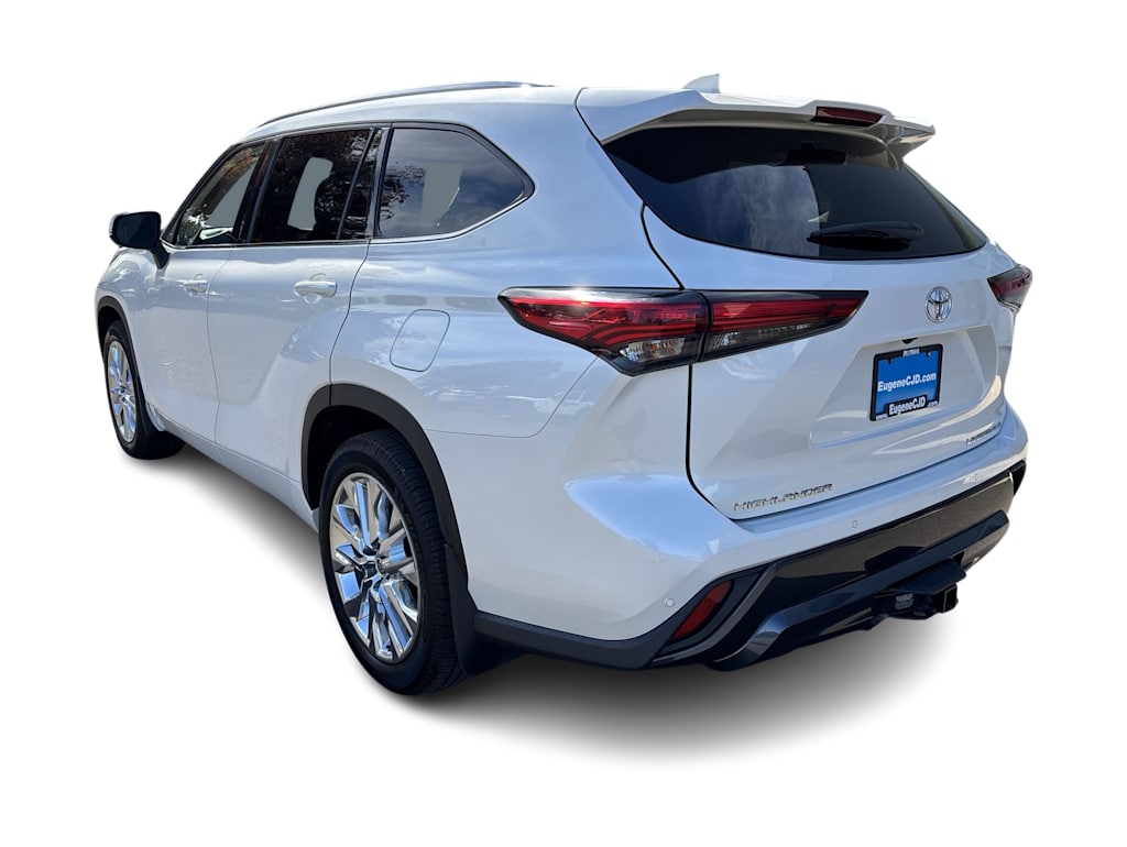 Thumbnail: 2021 Toyota Highlander - 3