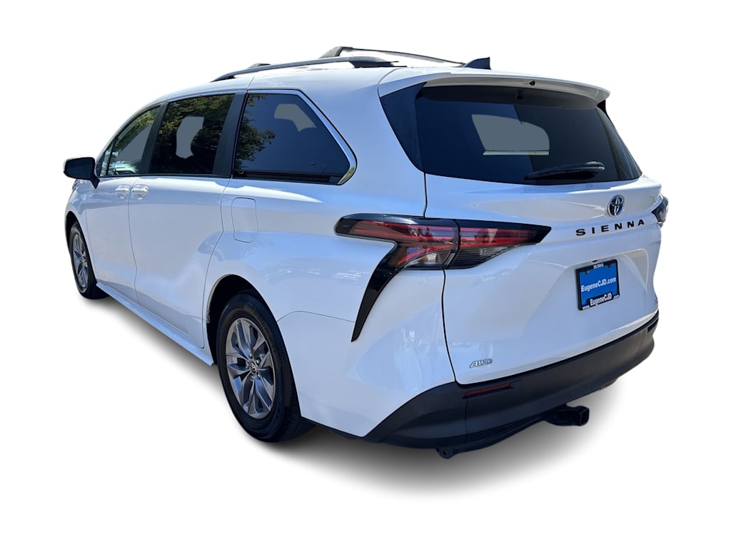 Thumbnail: 2022 Toyota Sienna - 3