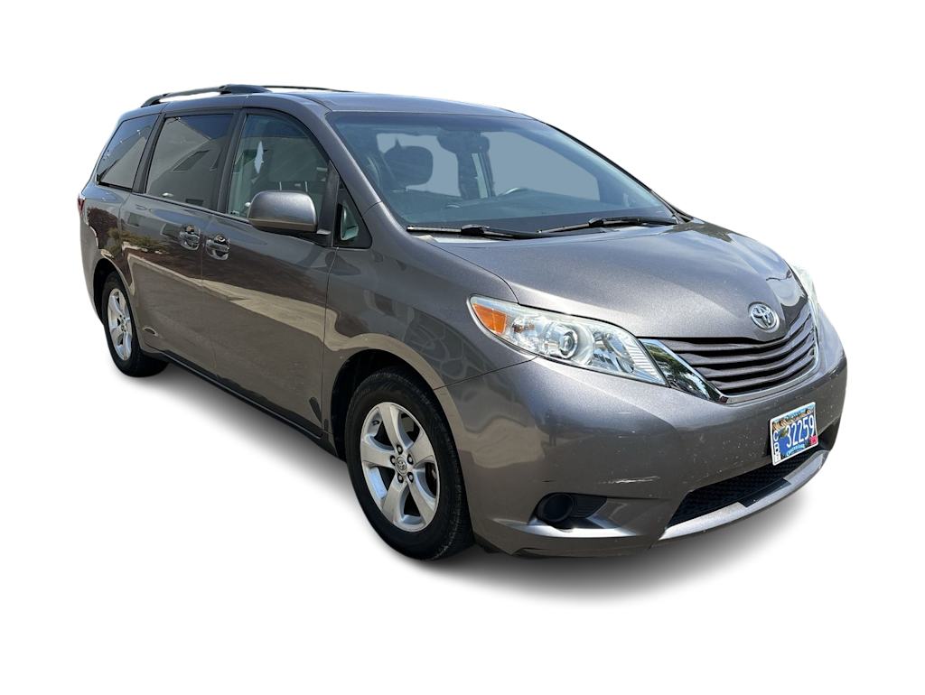 Thumbnail: 2017 Toyota Sienna - 11