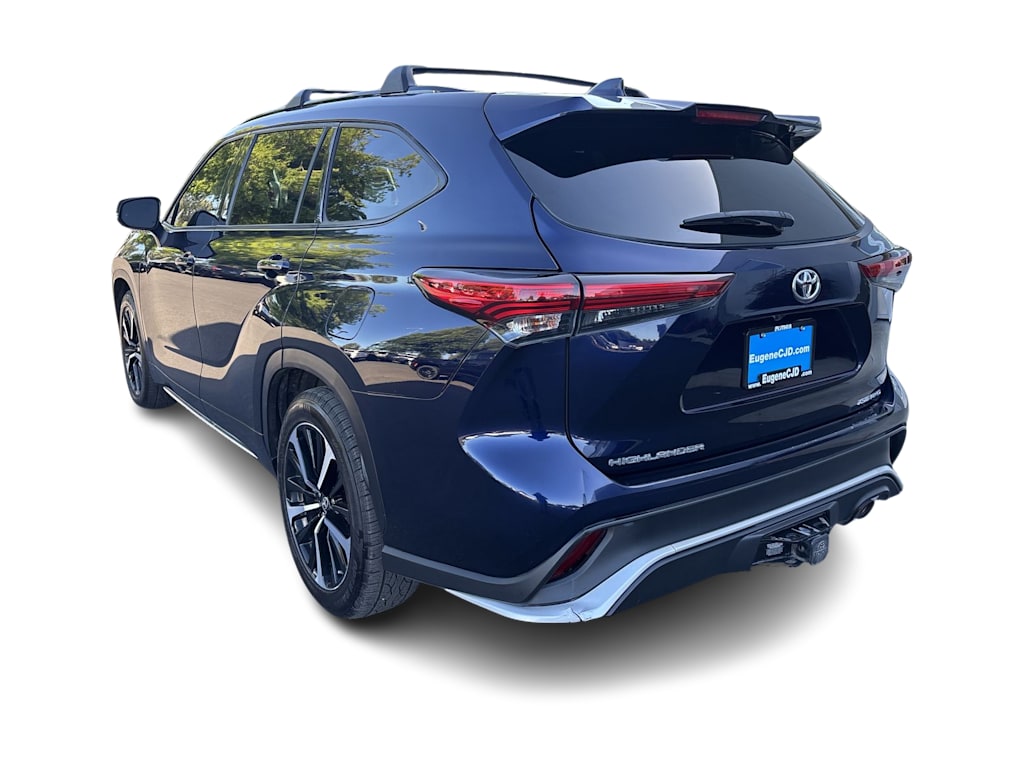 Thumbnail: 2021 Toyota Highlander - 3