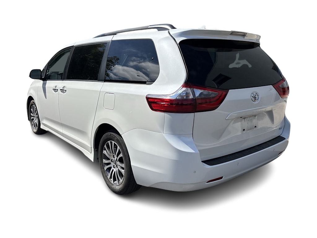 Thumbnail: 2020 Toyota Sienna - 3