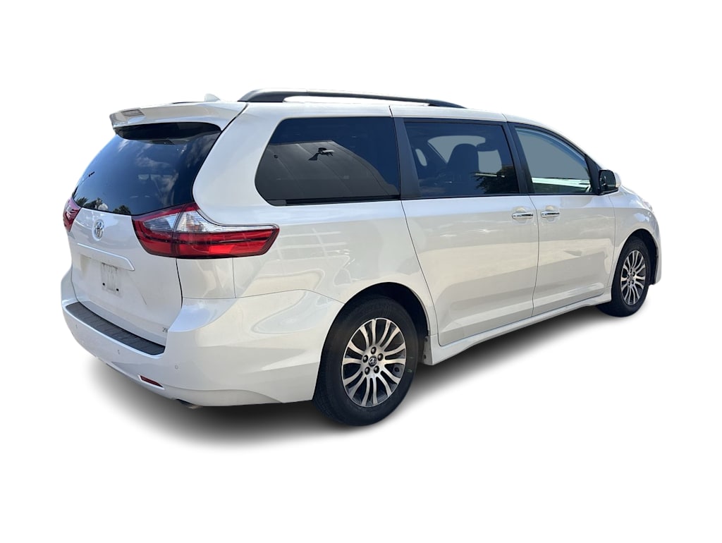 Thumbnail: 2020 Toyota Sienna - 8