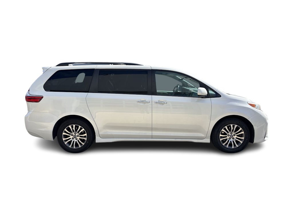 Thumbnail: 2020 Toyota Sienna - 9