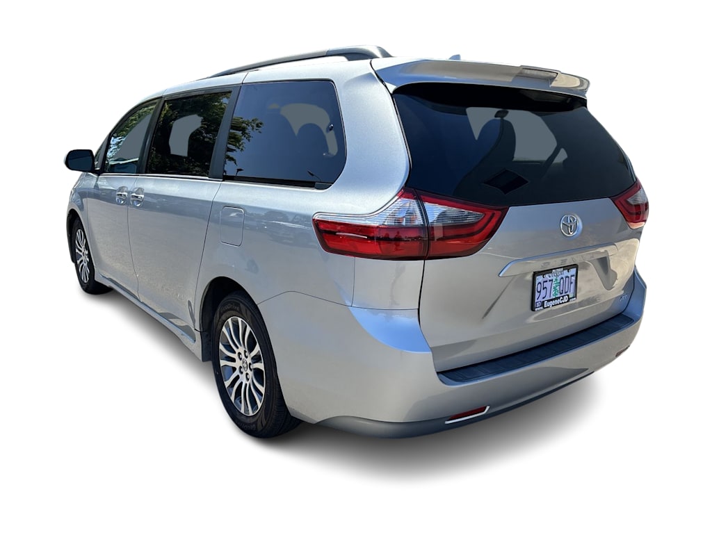 Thumbnail: 2020 Toyota Sienna - 3
