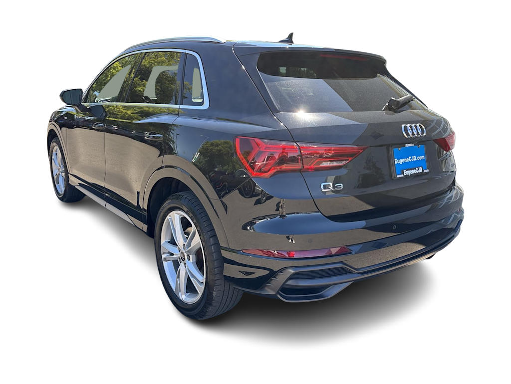 Thumbnail: 2022 Audi Q3 - 4