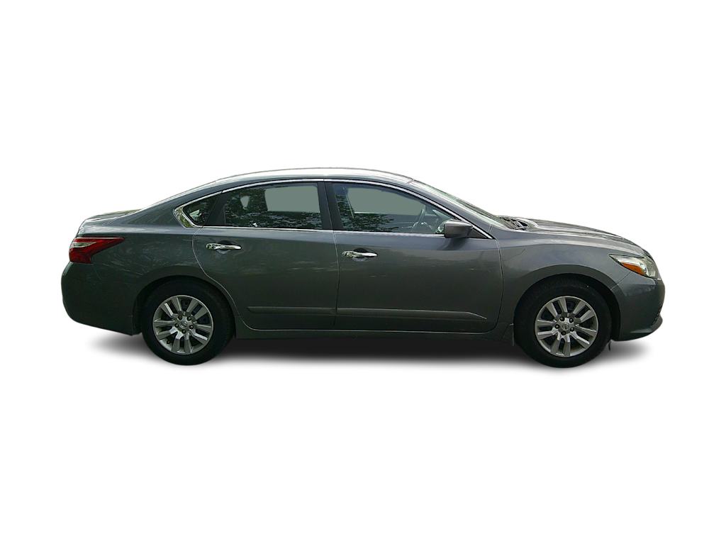 Thumbnail: 2017 Nissan Altima - 8