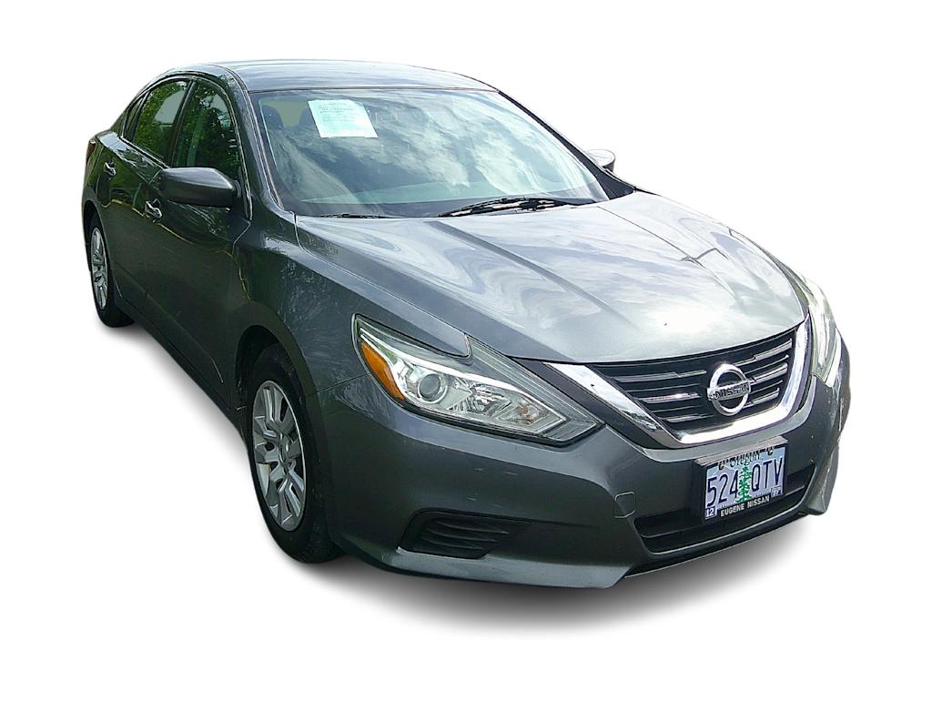 Thumbnail: 2017 Nissan Altima - 9